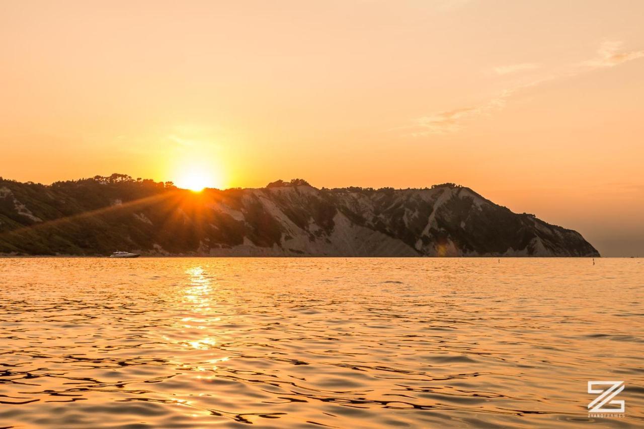 Mare Di Stelle Bed & Breakfast Sirolo Exterior photo